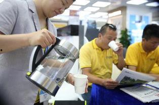 快递员私下吃瓜,揭秘快递行业背后的“吃瓜”故事